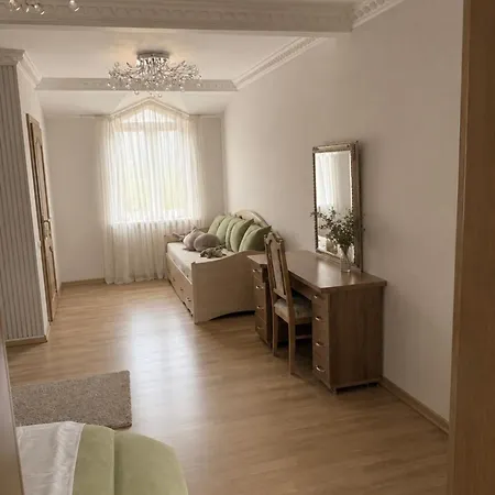 квітка полонини дом 63 Apartment Solochin